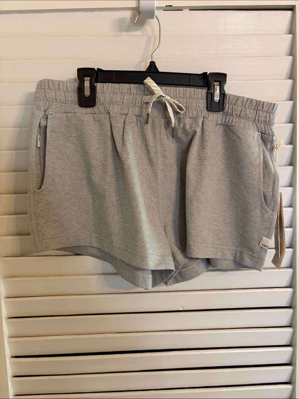 Vuori performance shorts, medium